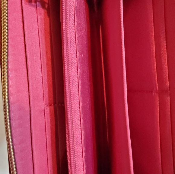 Nwot Travelon wallet/ wristlet - Picture 3 of 3